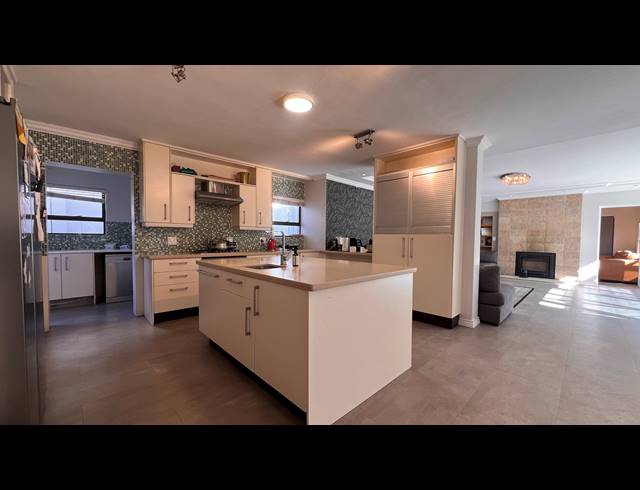 5 BEDROOM HOUSE TO LET IN BIG BAY